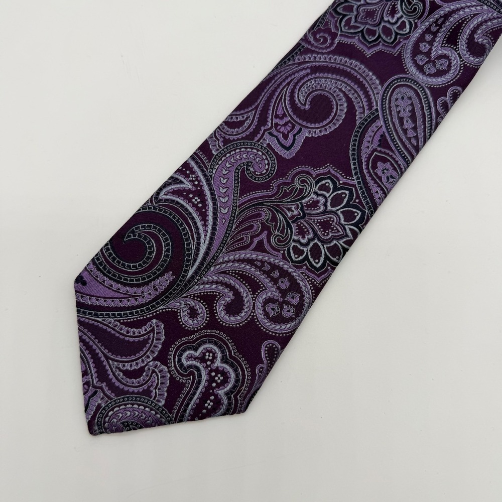Cremieux Collection Mens Purple Paisley Silk Tie Hand Made USA Vintage